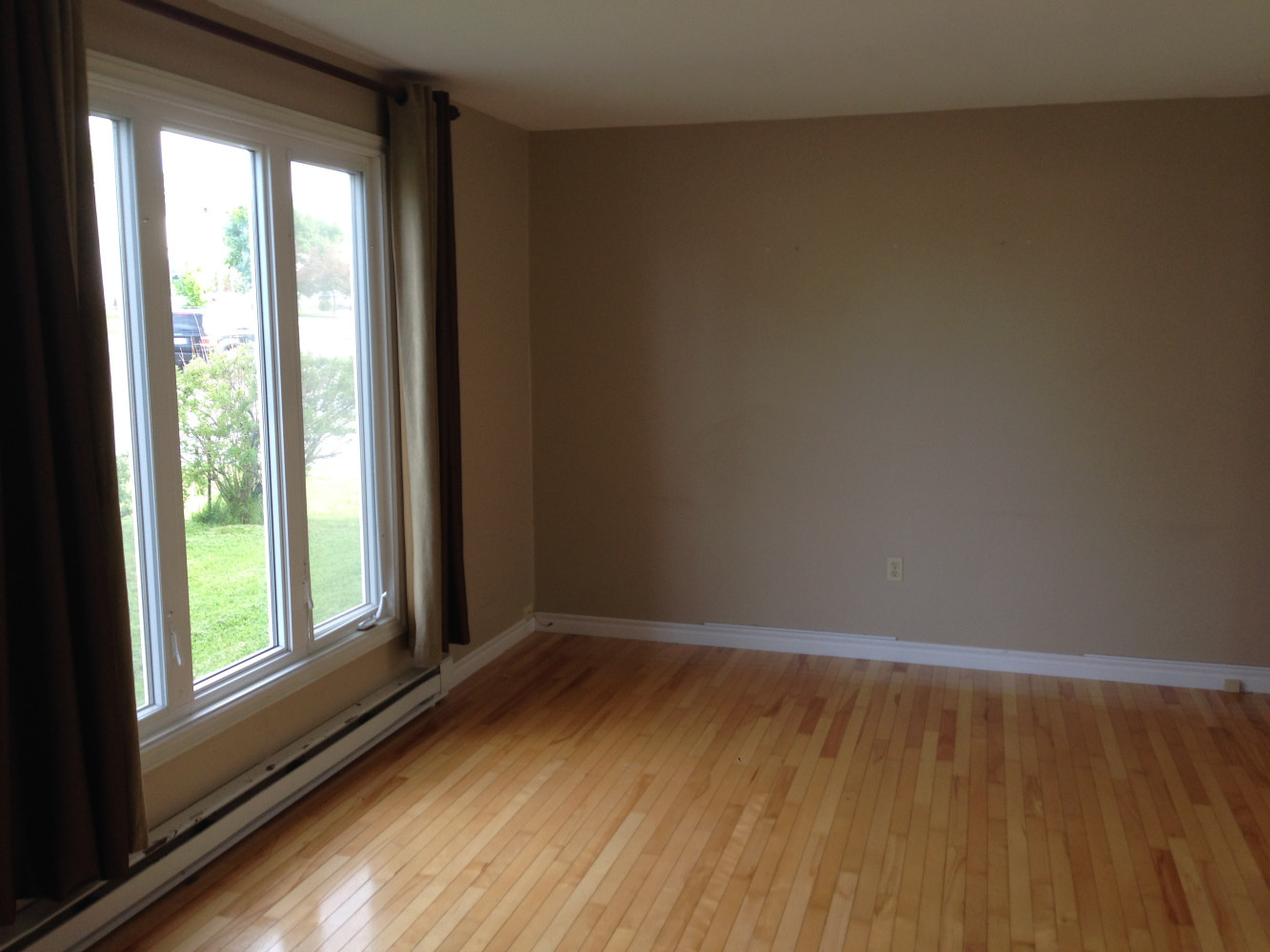 553 Michael Living Room