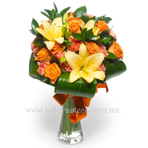 MD - 138  $980
Lindo detalle de rosas,clavelinas y lilies acompañado con ficus