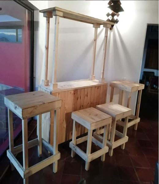 Estación de Bebidas
2.20m Altura Total
1.28m Ancho
48cm de Profundidad
Alquler $160.000