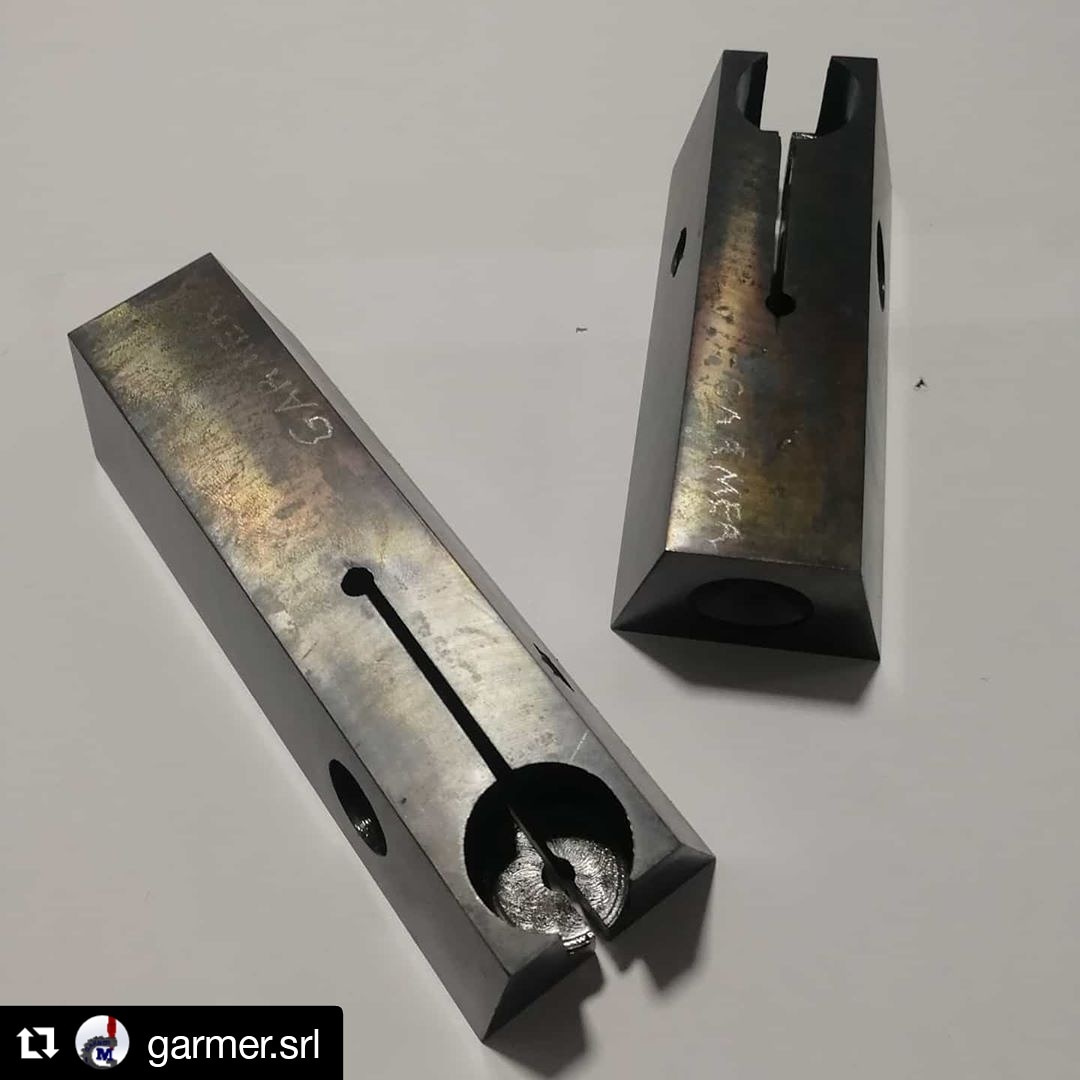 PORTA MORDAZAS  EN ACERO TEMPLADO