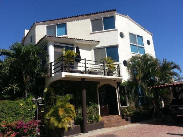 Residencia a unos metros de costera Las Palmas