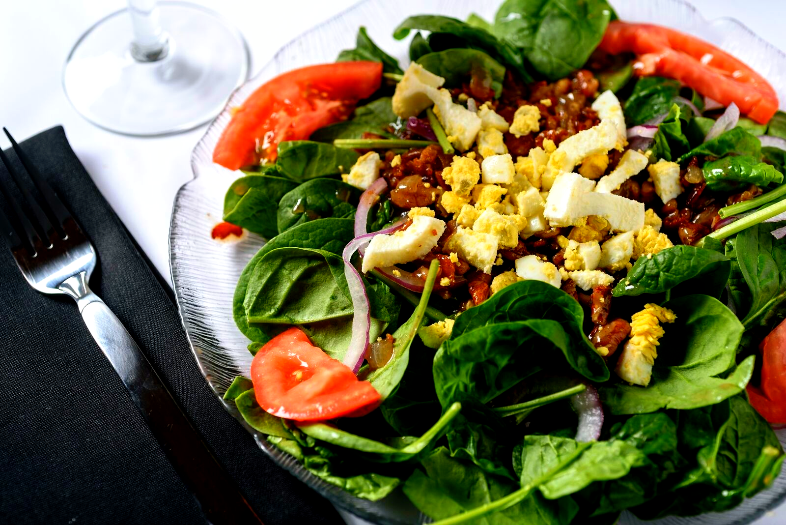 https://0201.nccdn.net/1_2/000/000/0c9/825/spinach-1600x1068.png