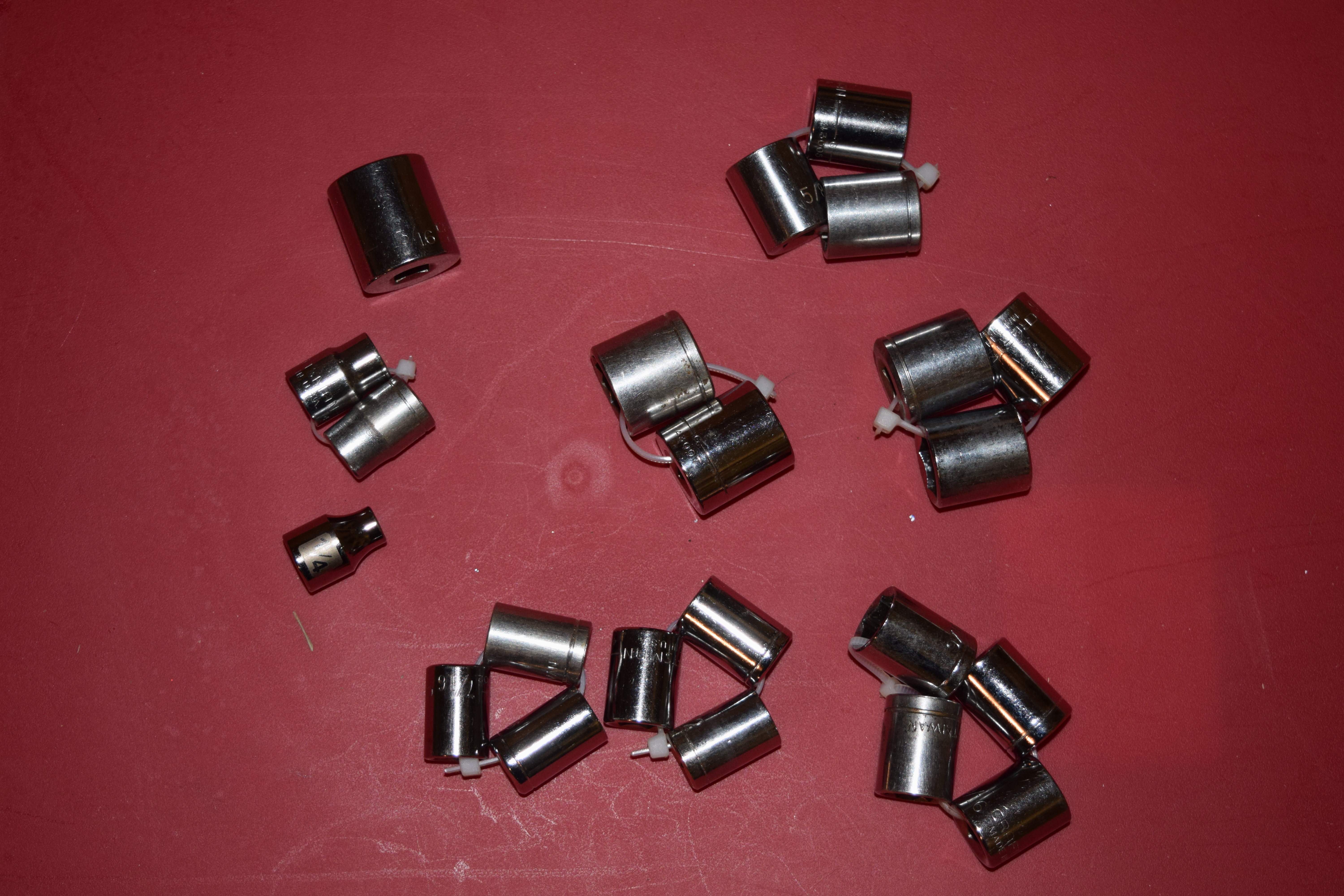 3/8” Drive Sockets SAE (1/4”, 3/8 x2, 7/16 x3, 1/2 x3, 9/16 x4, 5/8 x3, 11/16 x3, 3/4 x2, 13/16)