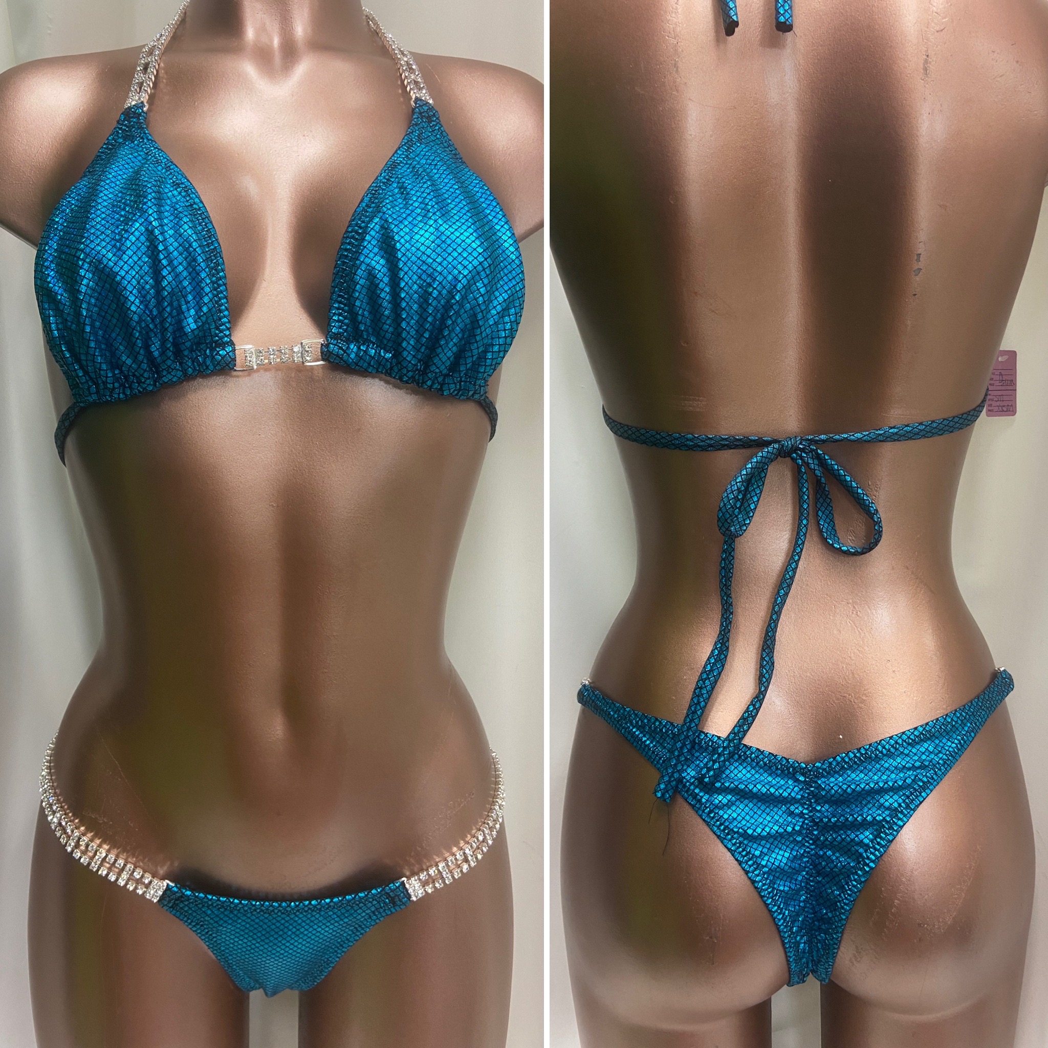 B7
Aqua diamond hologram bikini
D slim sliding top
small front , xxsmall V cut back
$155 