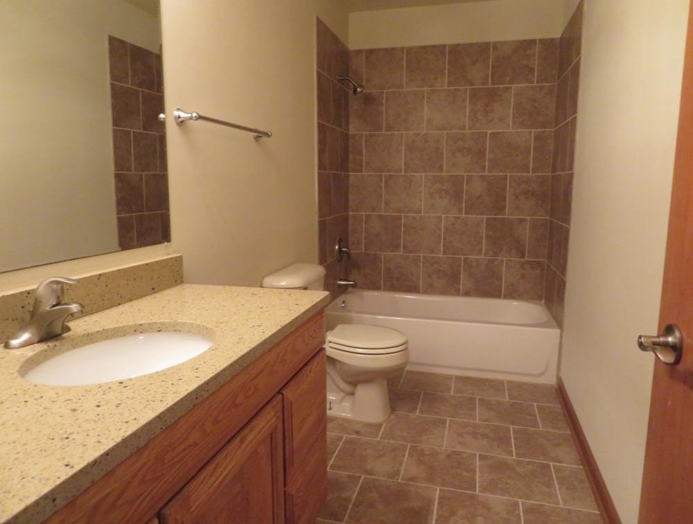 https://0201.nccdn.net/1_2/000/000/0ca/235/BathroomAfterRenovation-1000x756.jpg