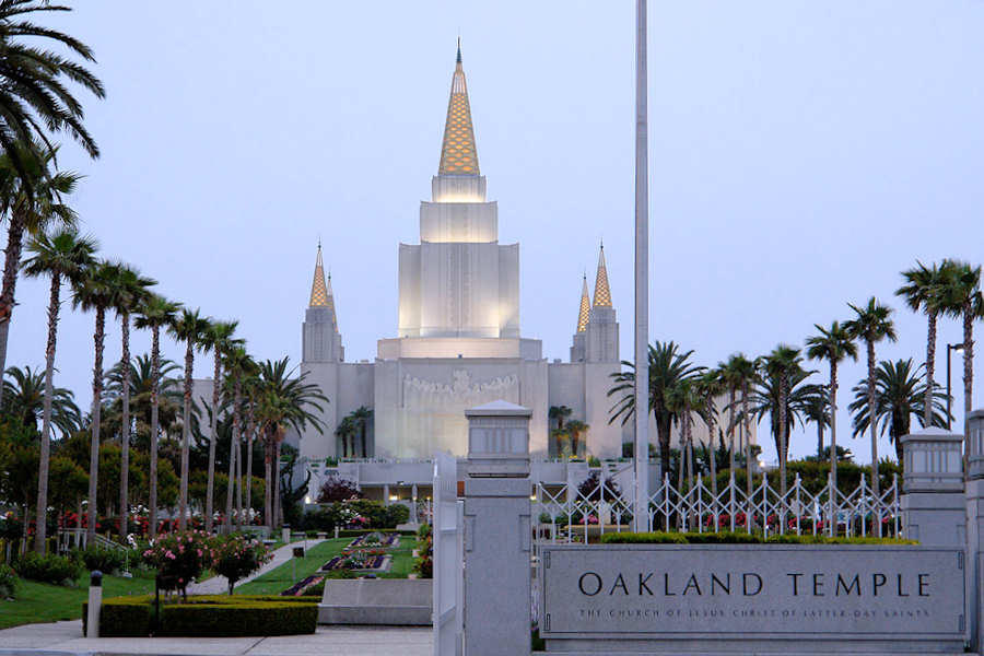 The temple sits on a prominent site in the Oakland hills and has become a local landmark. Through the front courtyard are stairways which lead to the temple terrace situated above the ground floor of the temple. From the temple grounds and terrace are views of the Bay Area, including downtown Oakland, the Bay Bridge, Yerba Buena Island, downtown San Francisco and the Golden Gate Bridge. The grounds are accented by flowers, palm trees, and a formal-style man-made river running from one fountain to the other.