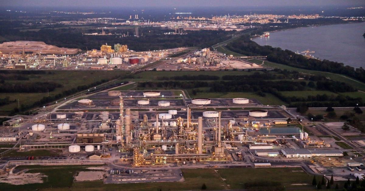 silueta de planta industrial de energía
