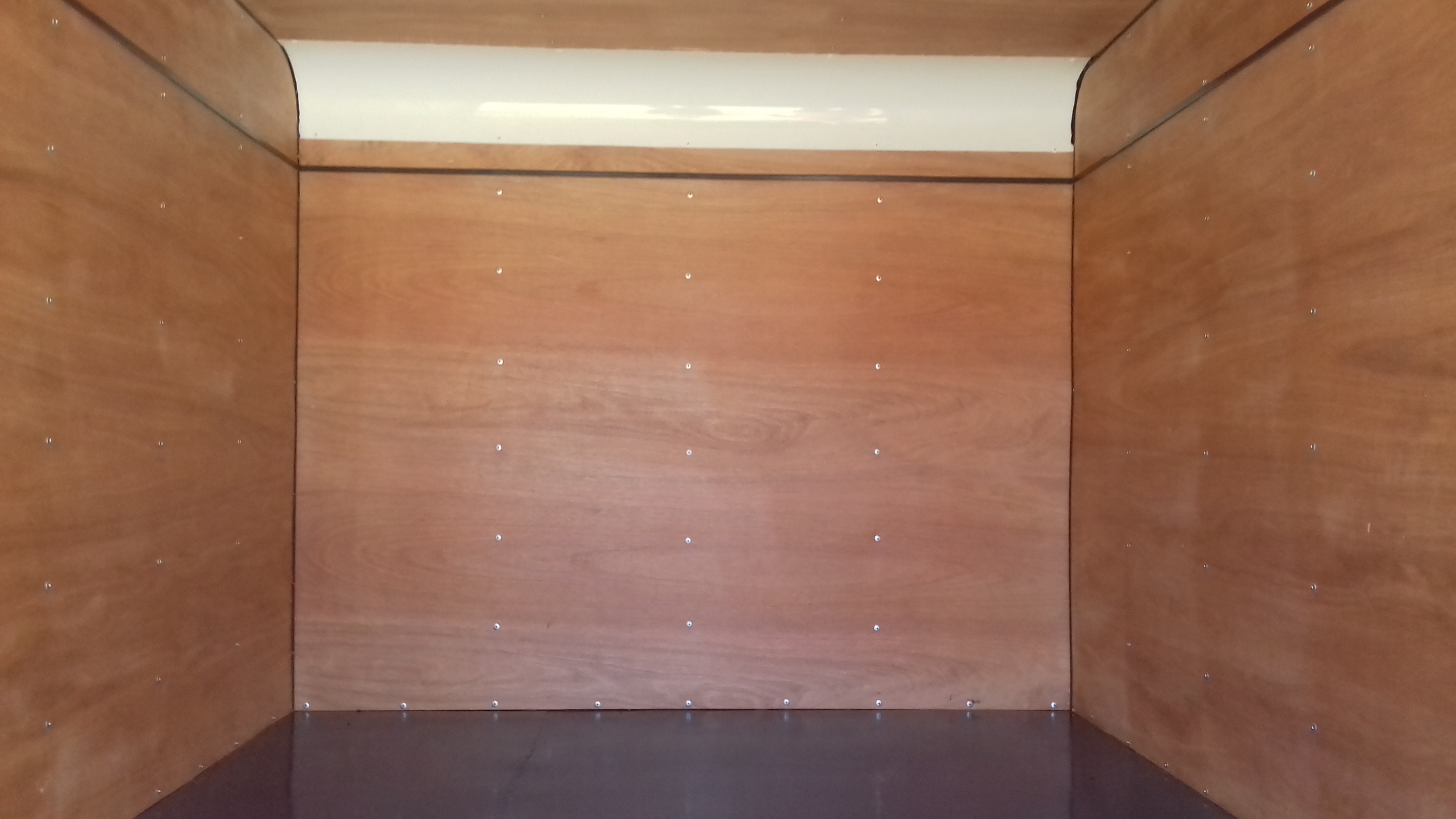 INTERIOR DE REMOLQUES TIPO CAJA SECA