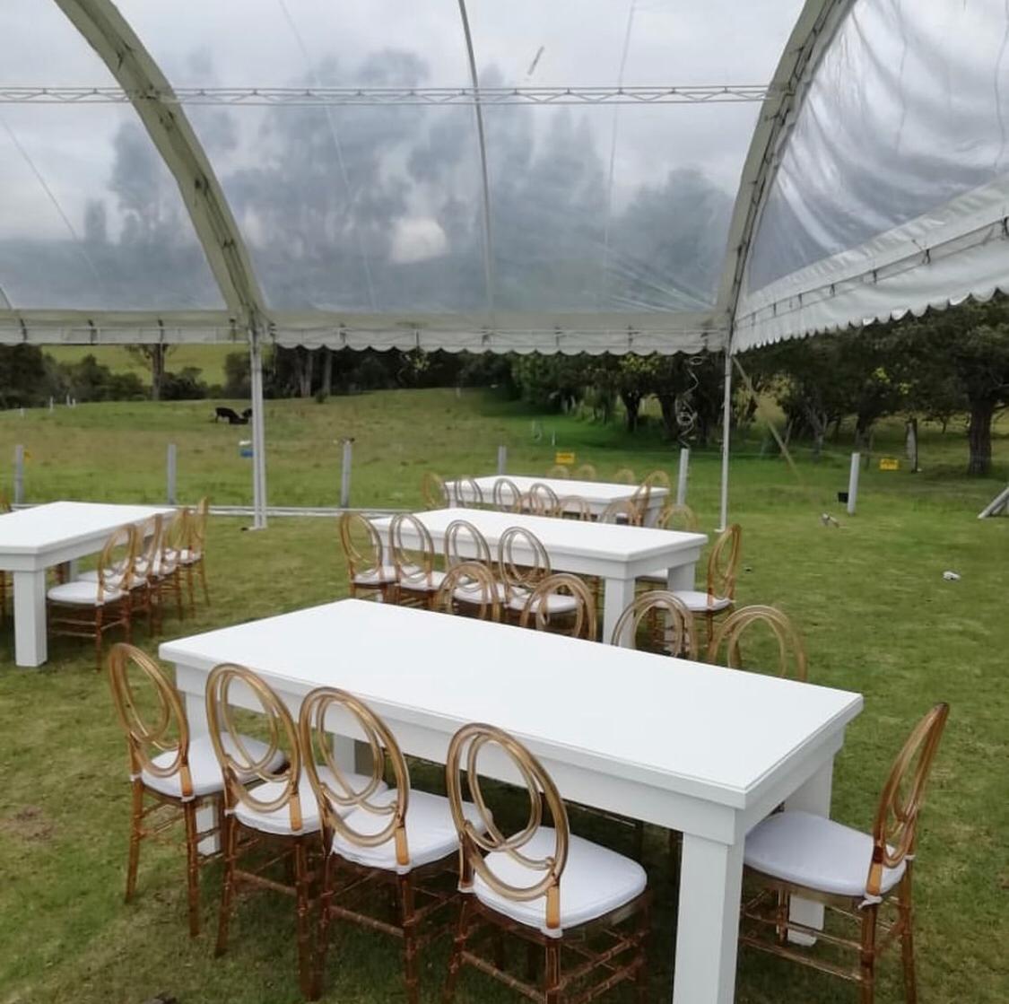 Mesa Rectangular de Madera Blanca
Medidas: 2.20m x 1m
$90.000
sin sillas