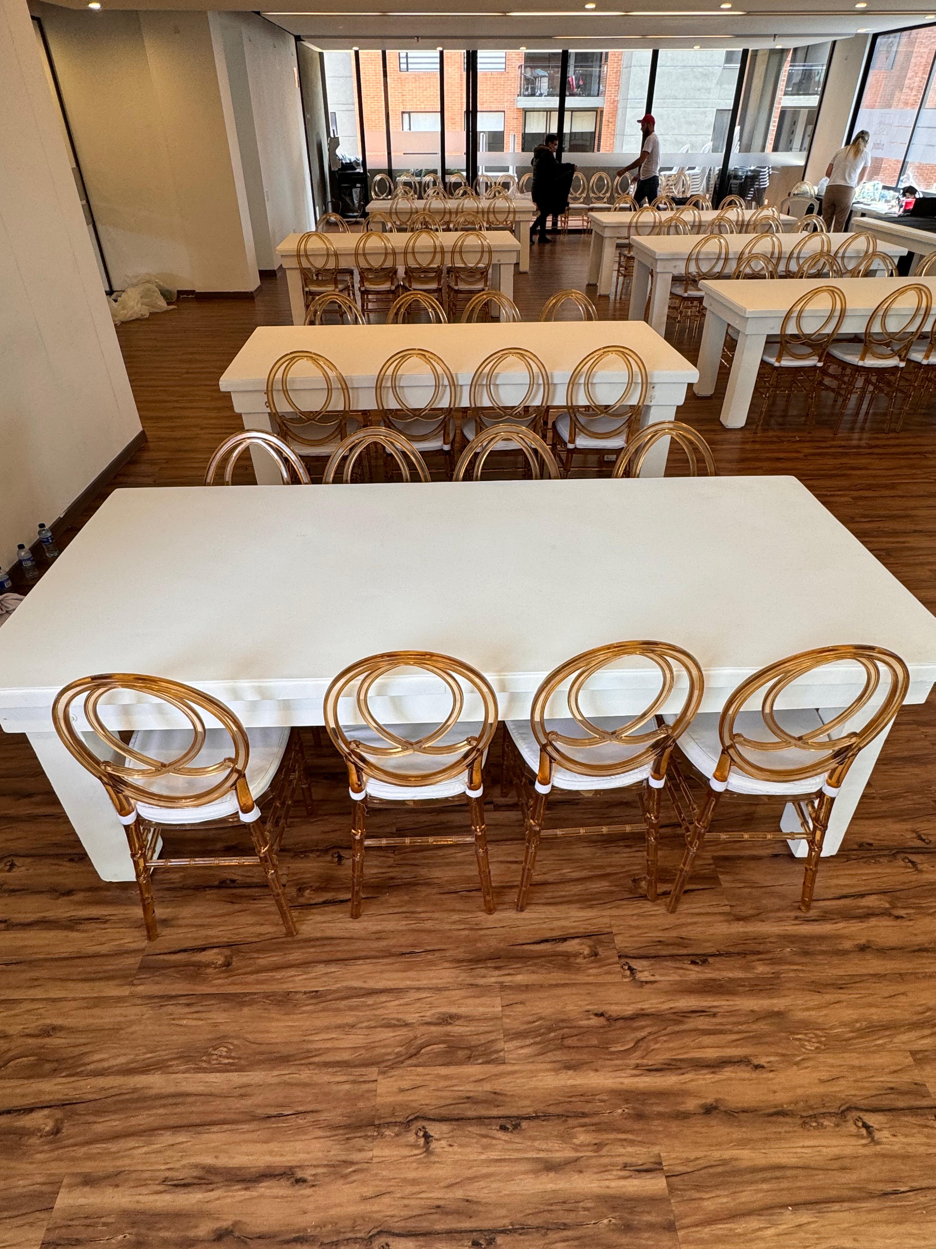 Mesa Rectangular de Madera Blanca
Medidas: 2.20m x 1m
$90.000
( Sin sillas )