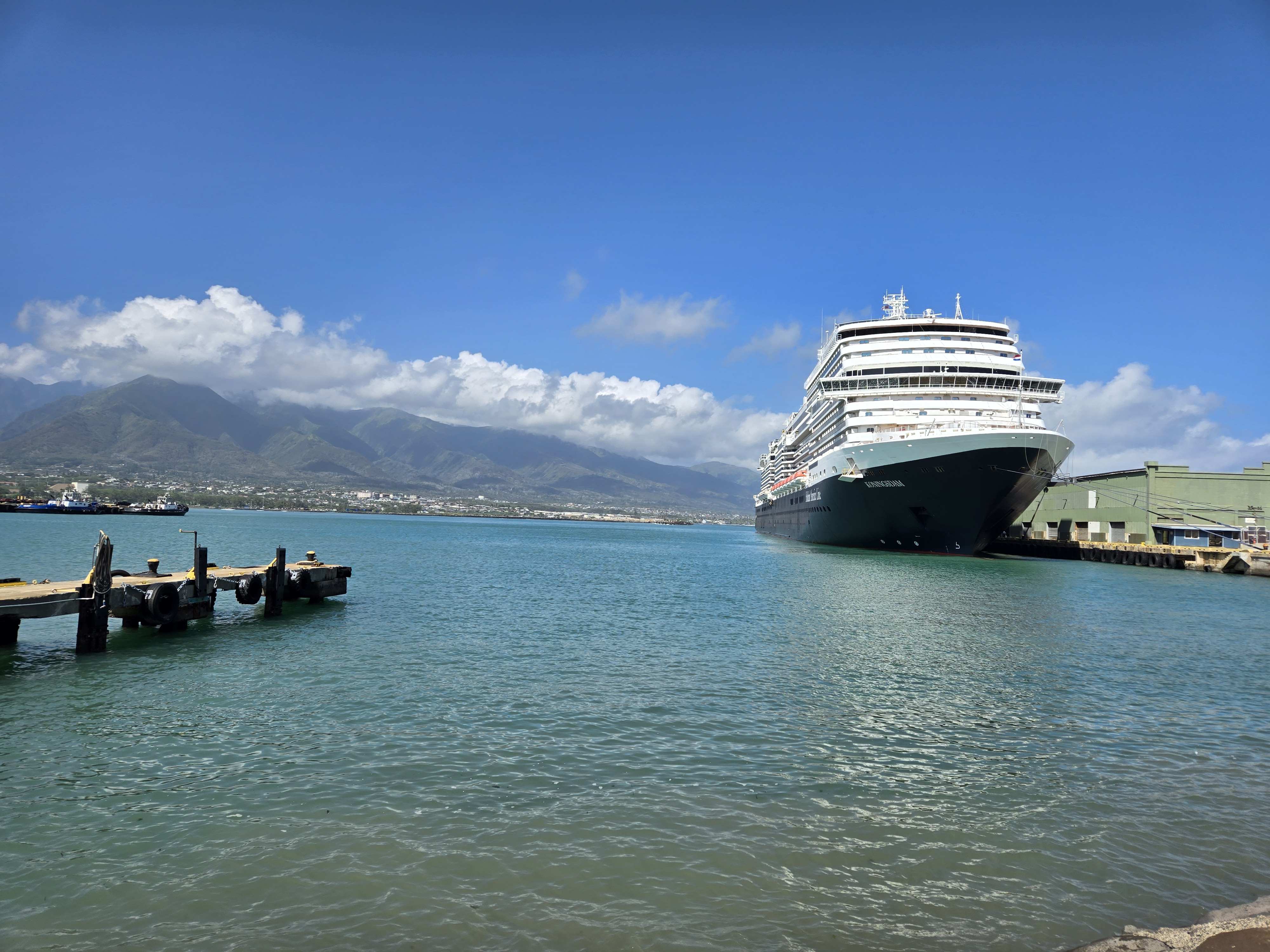 https://0201.nccdn.net/1_2/000/000/0cb/512/cruise-ship-koningsdam-hawaii---taken-by-anica.jpg