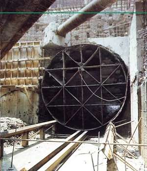 Escudo de Frente Abierto con Rejillas
Diseño y Construcción por Constructora Estrella, S.A. de C.V.