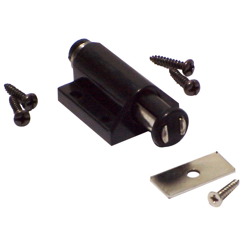     Broche de presión con imán 
       "touch latch"