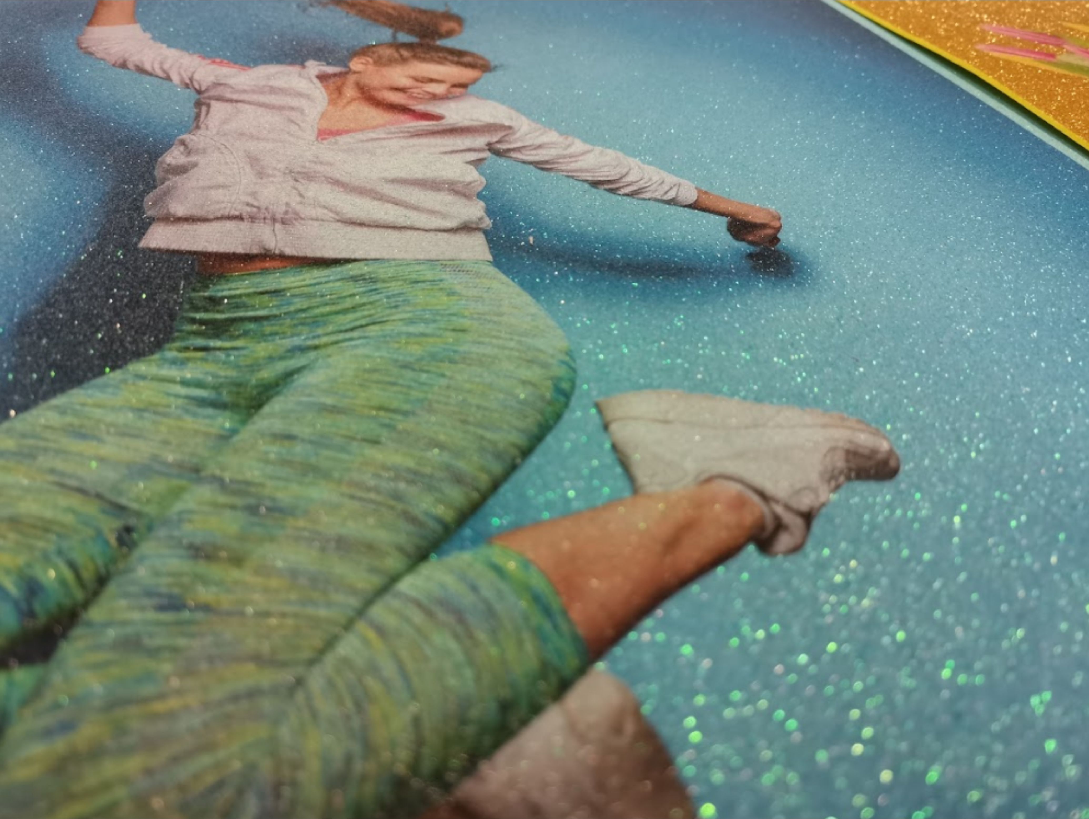 impresion sobre fomy con glitter azul y tinta blanca a registro