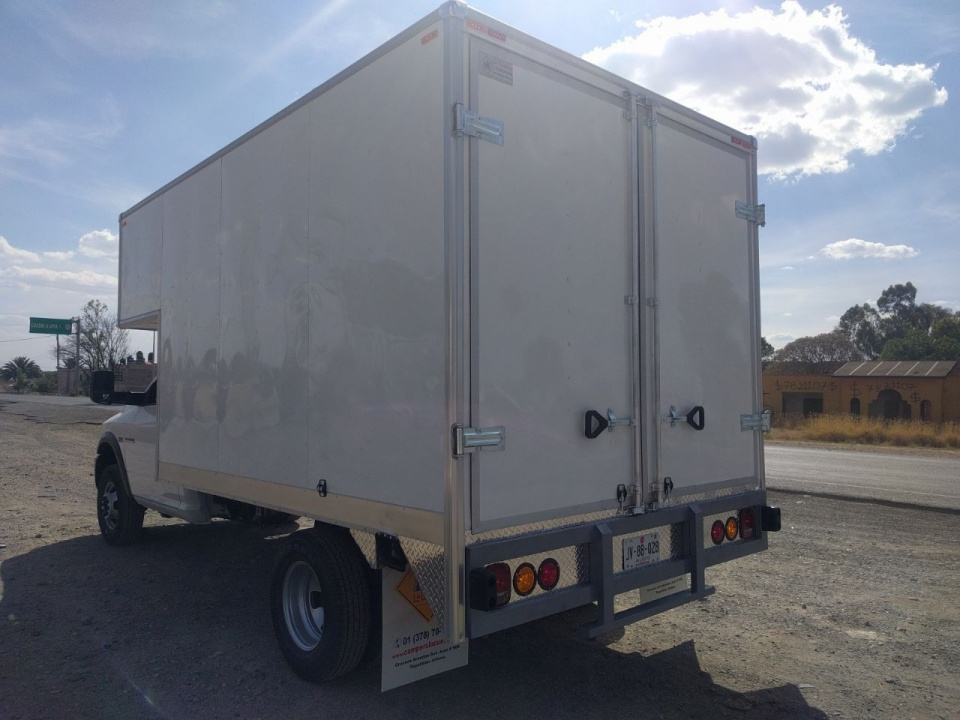 camper volado chasis