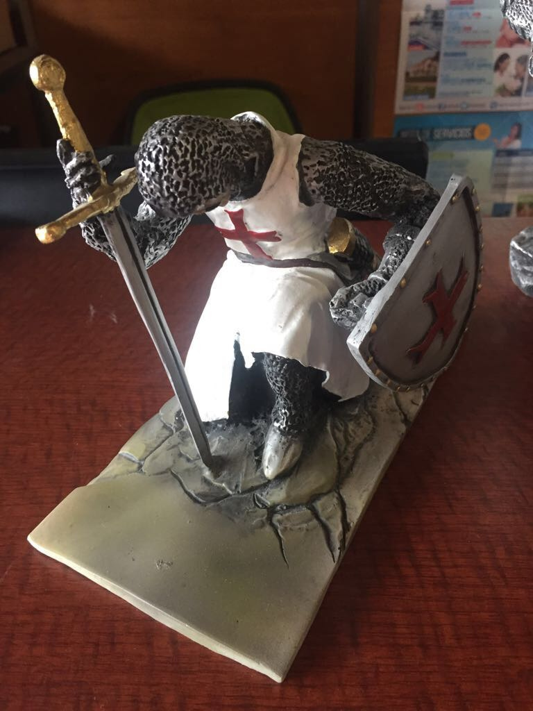 Escultura en resina a color