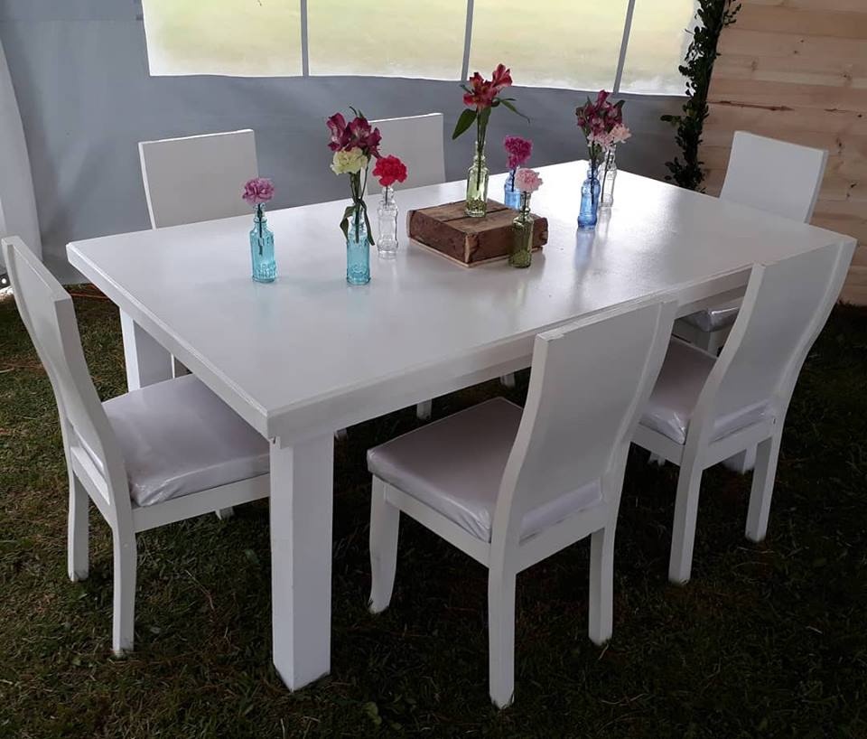 * Mesa Mediana Blanca Baja
+ 6 Sillas Blancas de Niños
$ 110.000