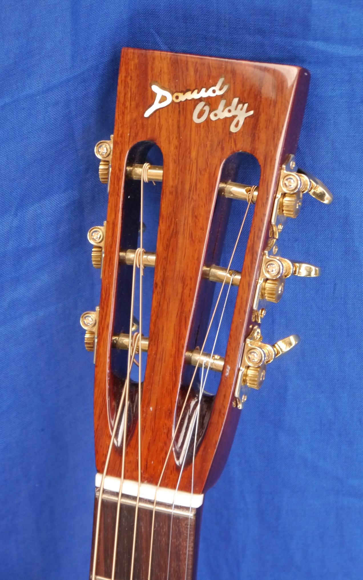 https://0201.nccdn.net/1_2/000/000/0cd/0c2/ooo-mahogany-martin-peghead.jpg