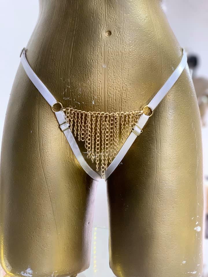 PANTIE FRANCESS CADENAS AJUSTABLE
DISEÑO EXCLUSIVO BI
BLANCO
ROJO
NEGRO
$ 30.000