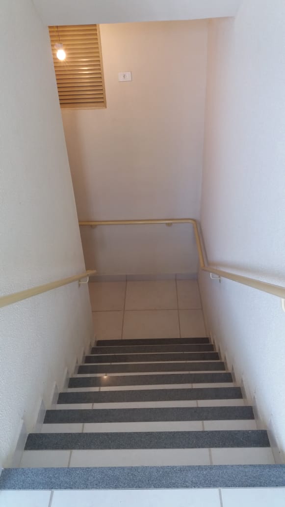 Escada(acesso ao hall de entrada)