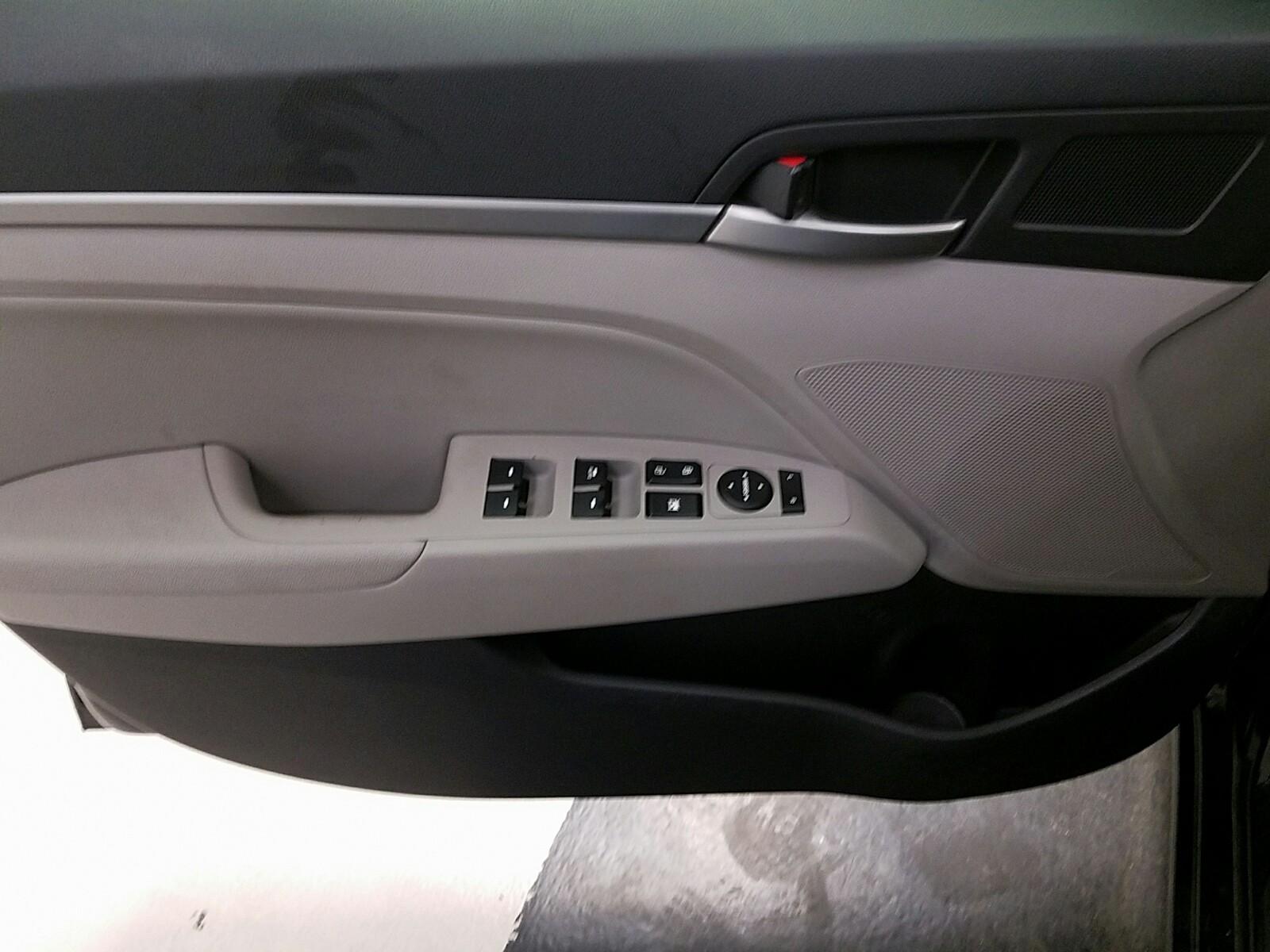 DRIVERDOORPANEL