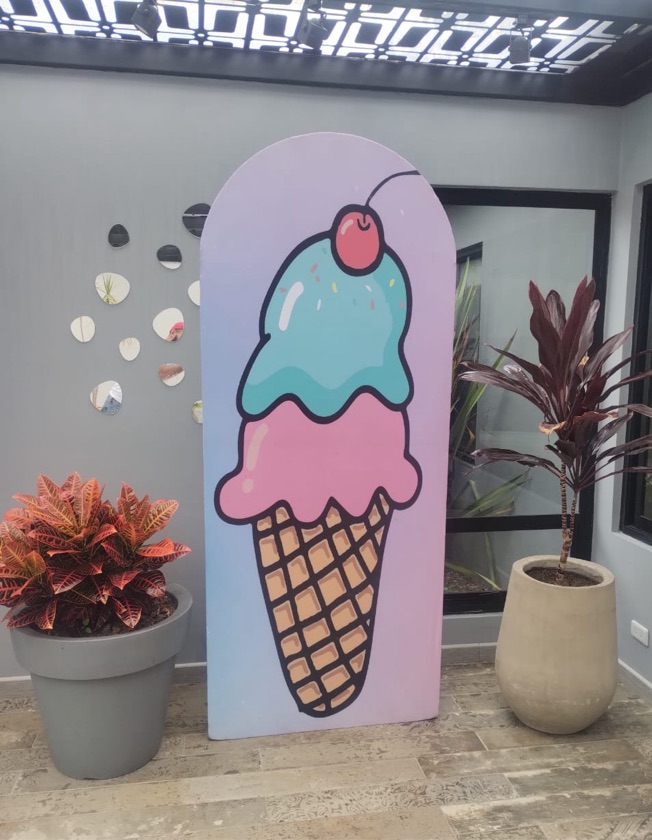 ·Panel ovalado de paletas
·1.83 de altura por 1mts de ancho
$80.000