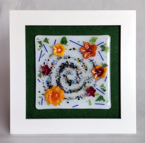 "Spring Wind"
by Nataliya Guchenia
Glass Size - 6"H X 6"W
$200.00