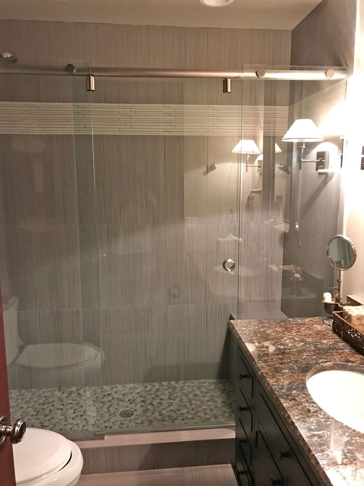Contemporary Shower Area