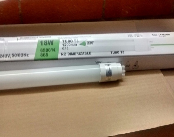 Tubo LED T8/18W/120V 6500K 
Lumek Código 15109