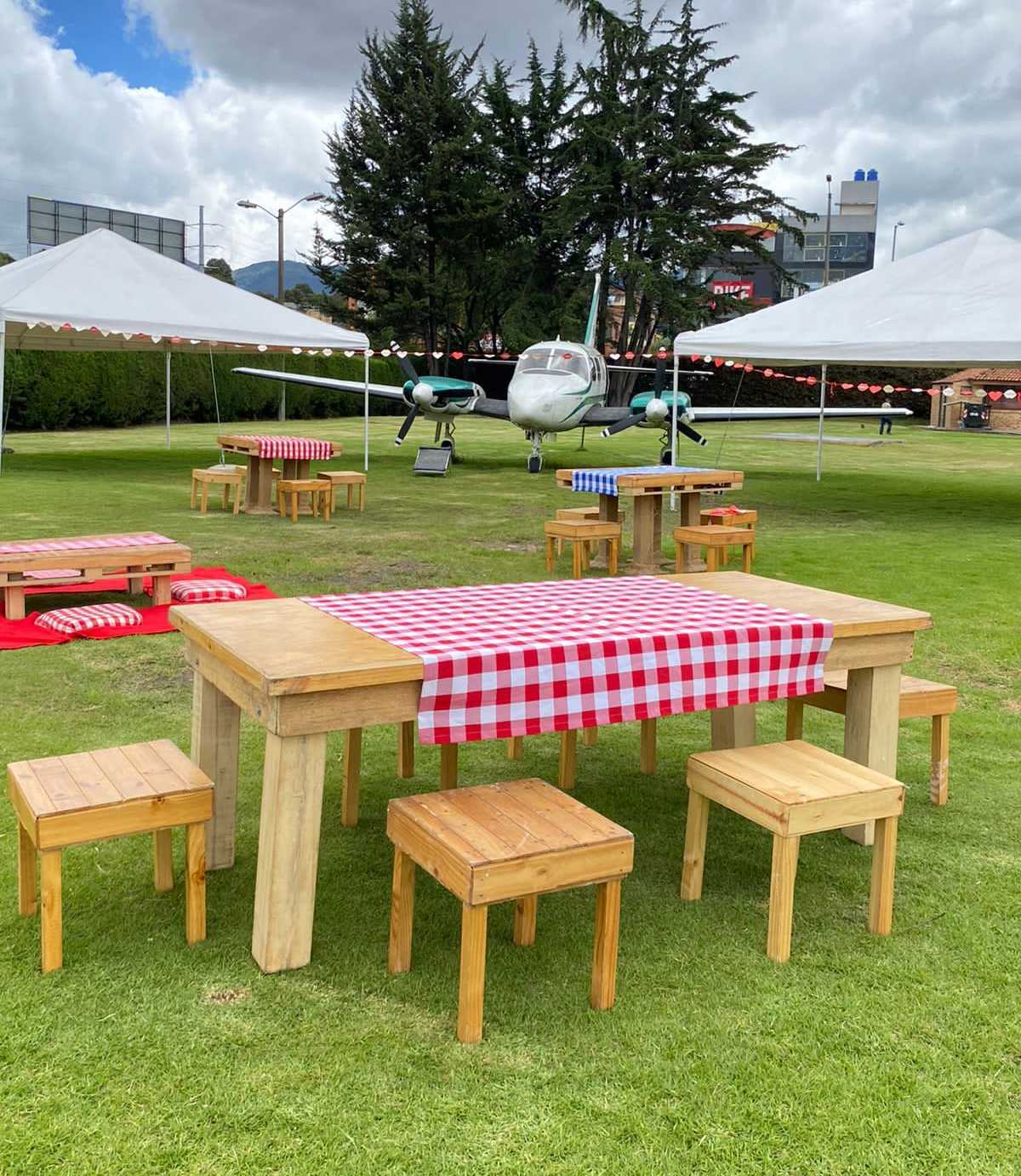 Mesa Rectangular Natural
2,20m X 1m 90.000
6 Bancas
Precio Combo 150.000