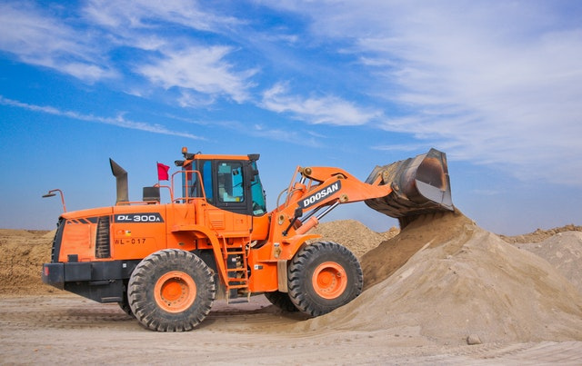 https://0201.nccdn.net/1_2/000/000/0d1/940/orange-excavator-on-brown-hill-1116035-640x403.jpg