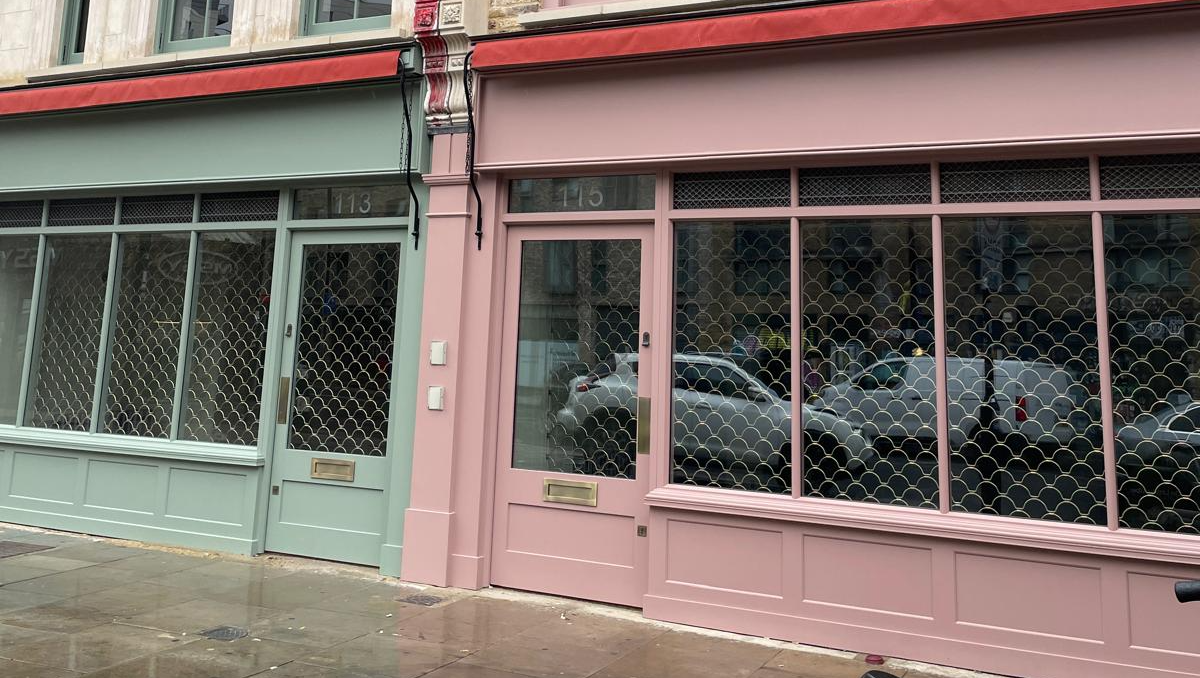 yellow and black fork lift