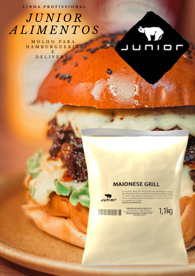 Sanduíche suculento com embalagem de maionese grill Junior Alimentos em destaque, ideal para hamburguerias.