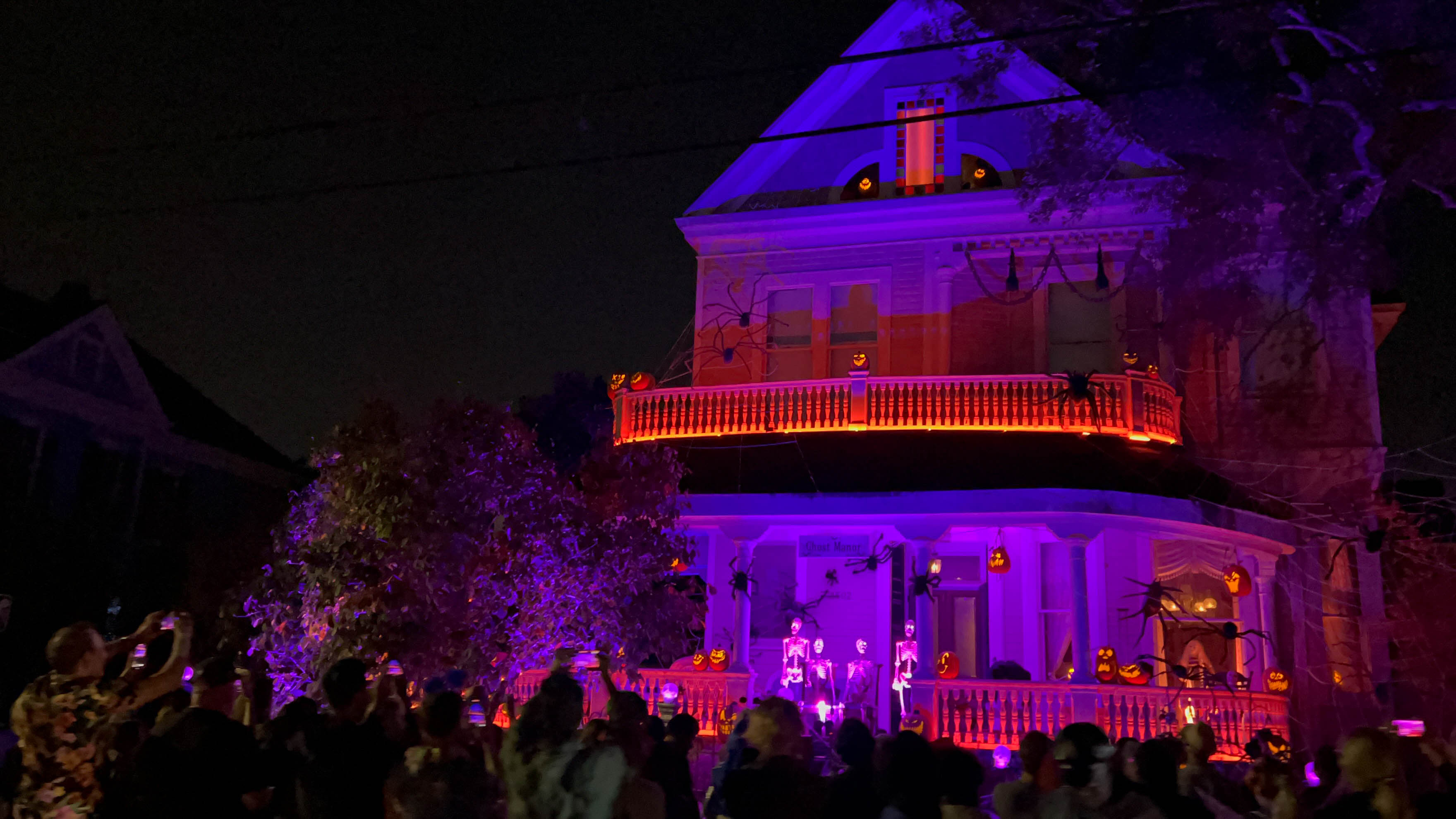 https://0201.nccdn.net/1_2/000/000/0d2/5c5/new-orleans-order-41.jpg
