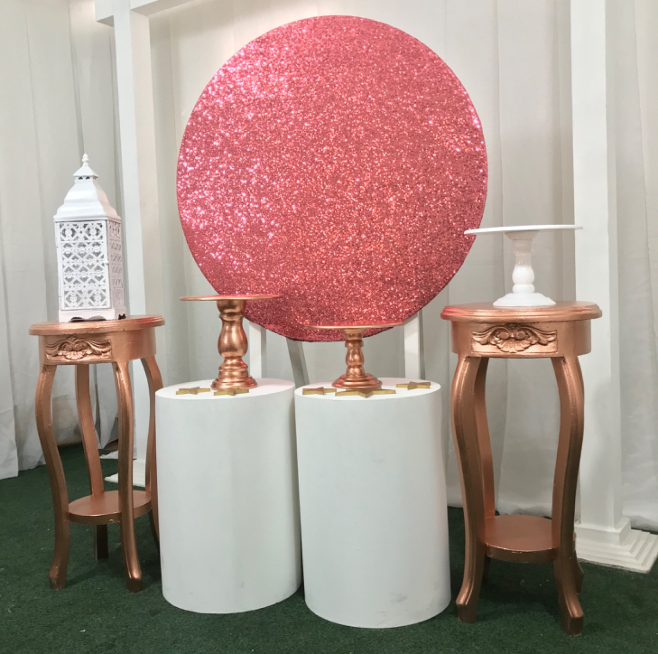 Mesa Auxiliar Pata Curva
Oro Rosa
$ 50.000
37x37cm
80cm Alto