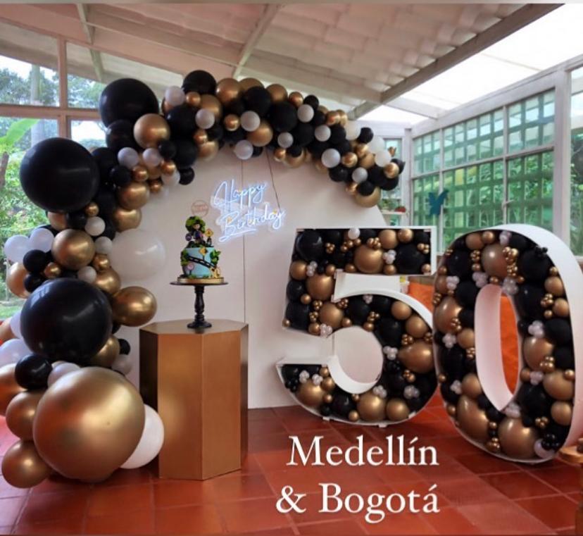 Numero Hueco Para Globos
Medidas: 1.40 Metros
Con Globos $150.000
Sin Globos $60.000
Unidad