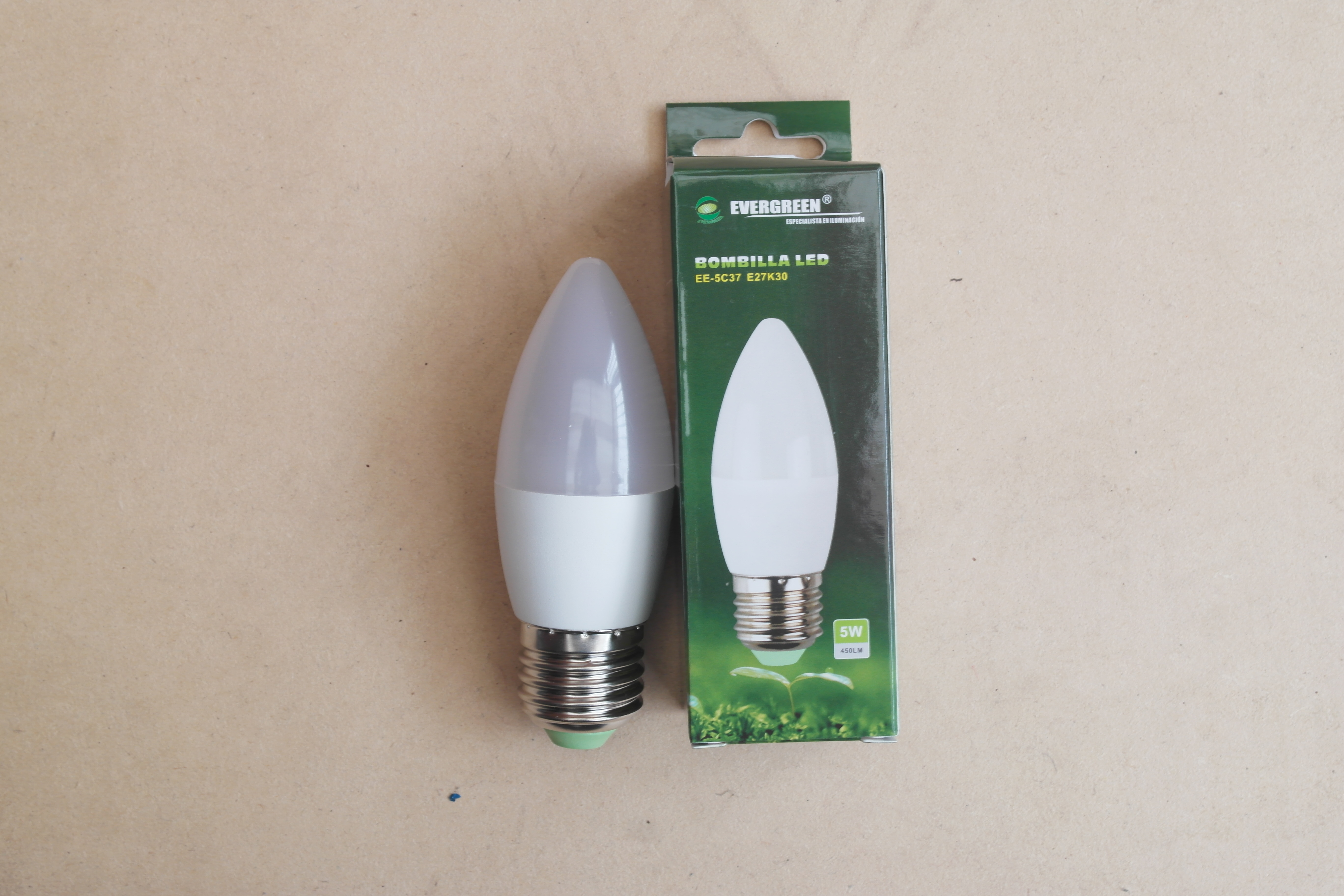 Bombillo Vela Led E27 5W 3000°K-
 Evergreen 
Cod:15278-12279