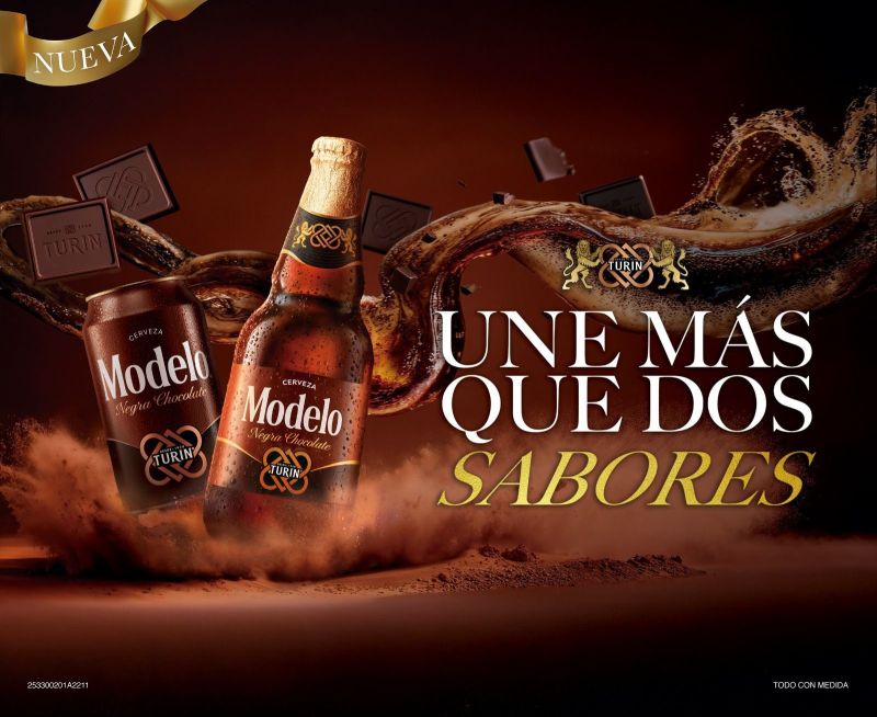 Cerveza Modelo Negra Chocolate Turín en botella y lata con chocolate, cacao y el texto Une más que dos sabores