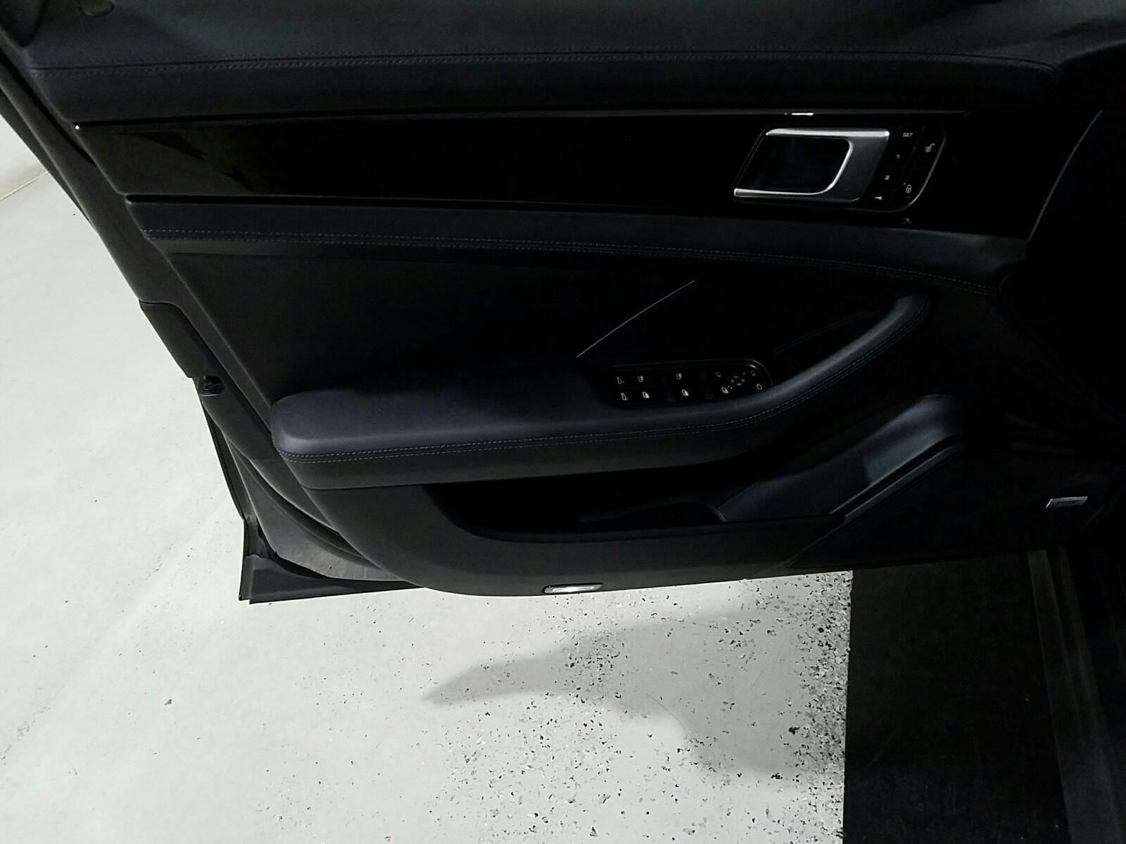 DRIVERDOORPANEL