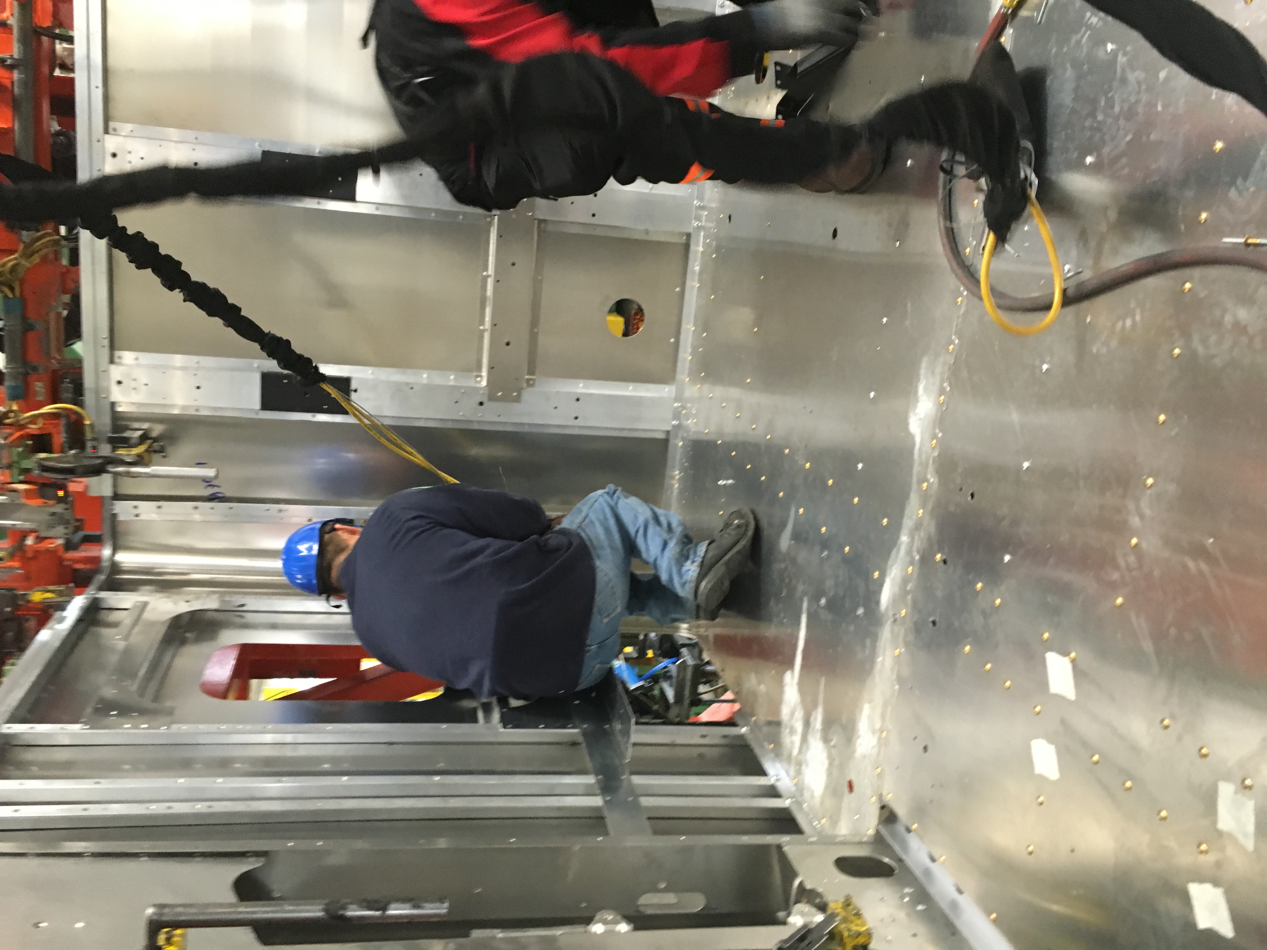 Ensamble de la estructura de la cabina de tractocamiones en OEM´s