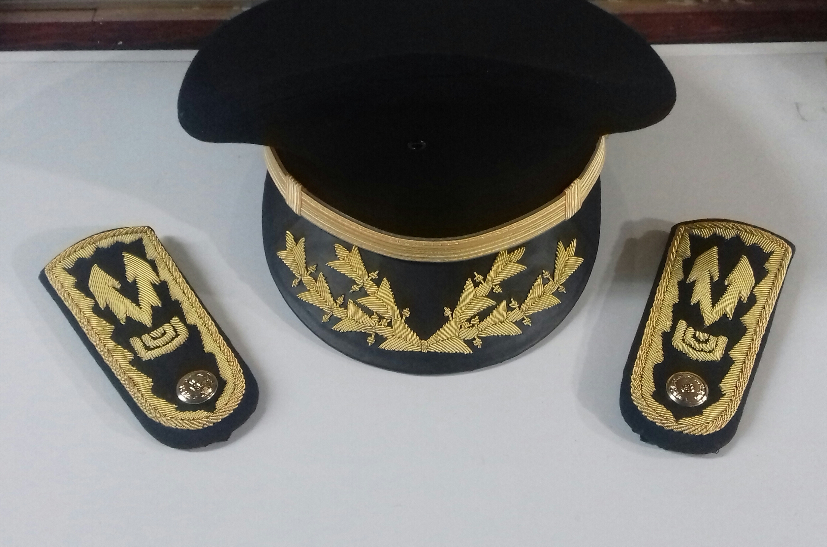 Keppi con vicera de piel y Adorno de Canutillo