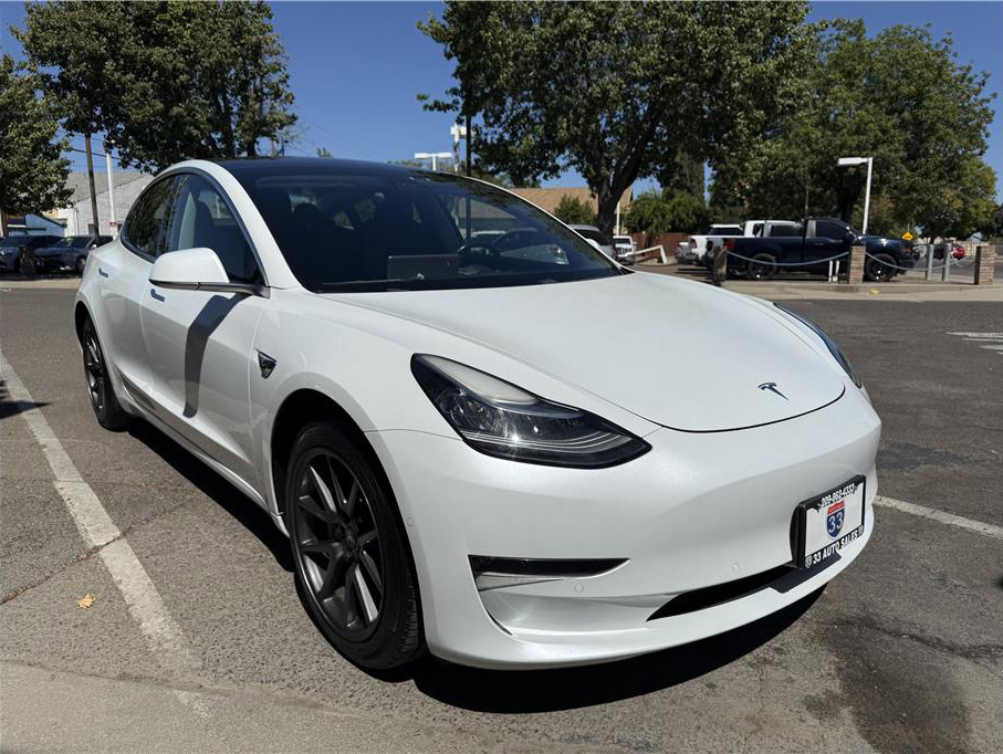 2018 Tesla Model 3 Long Range Sedan 4D
Miles: 72,820
Drive: RWD
Trans: Single-Speed Fixed Gear
Engine: AC Electric Motor
Exterior: White
Interior: Black
Stock: 1727
VIN: 5YJ3E1EA5JF035433