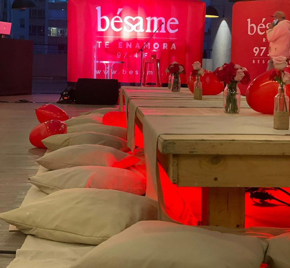 Cojines
Colores disponibles
Azul celeste,Azul rey,Azul menta,rosado pastel
blanco, rojo ,Amarillo,lila,beige,
verde menta,verde manzana,morado, negro
naranja
44cm x 44cm
Alquiler $ 5.000
Precio Unitario