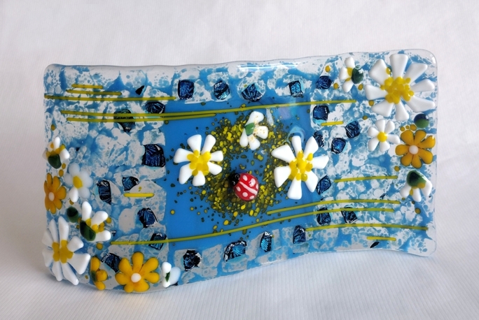 "Daisies"
by Nataliya Guchenia
Glass Size - 5-1/2"H X 10-1/2"W
$399.00