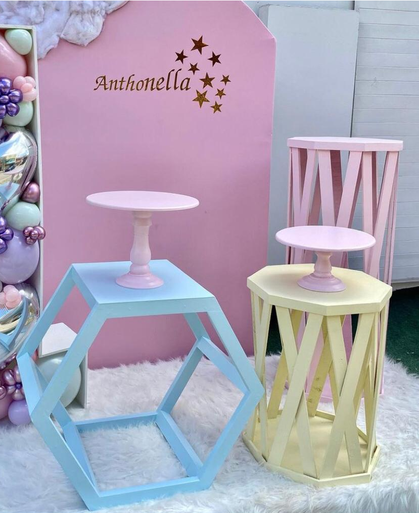 Mes Octogonal De Tablilla Alto
42cmx42cm. X 1.02M Alto
$50.000
Mesa Octogonal Pequeña Tablilla
42cmx42cm
58cm Alto
$50.000
Mesa Hexagonal
$50.000