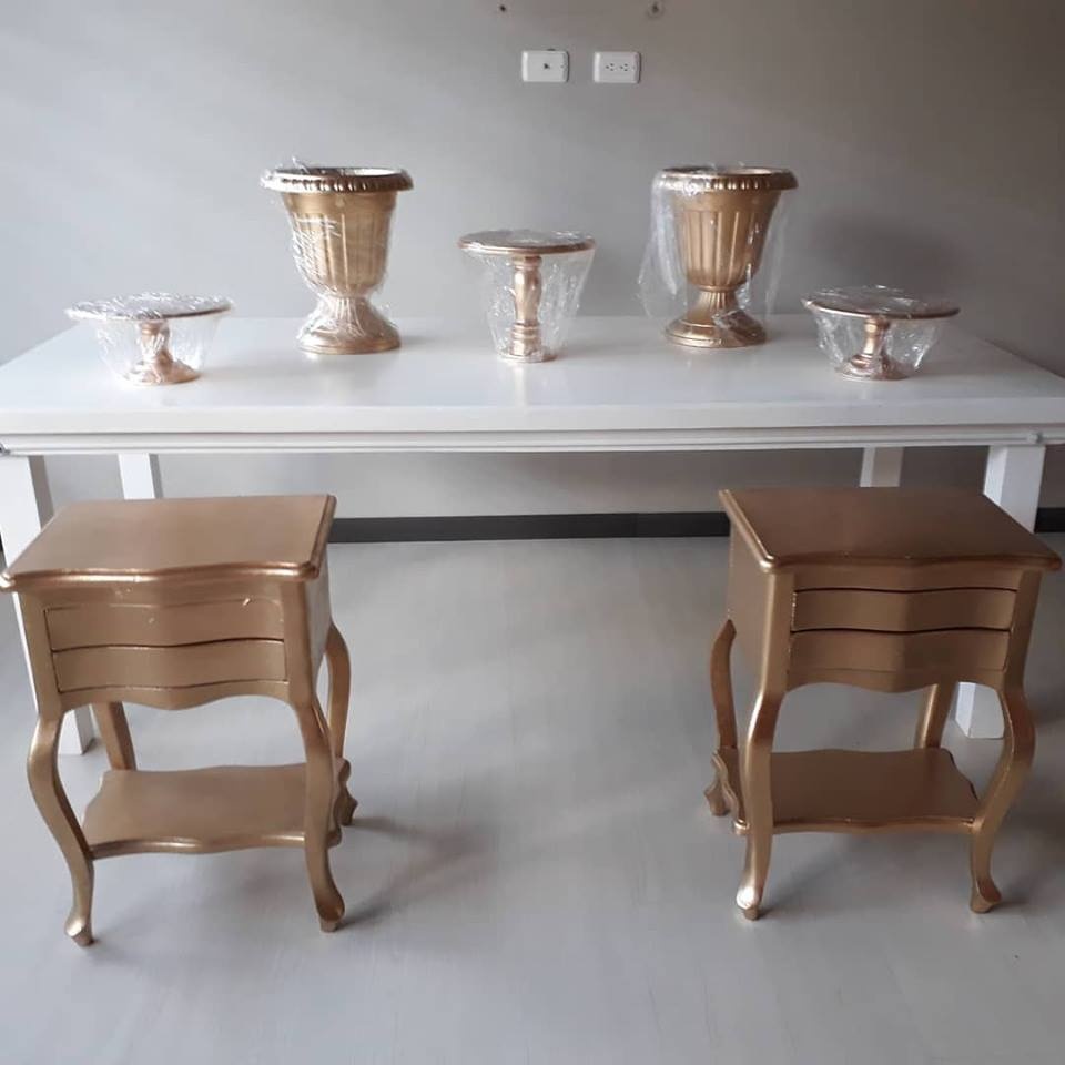 * Mesa Blanca Grande $ 90.000
* Aux Doradas Gavetas $ 50.000