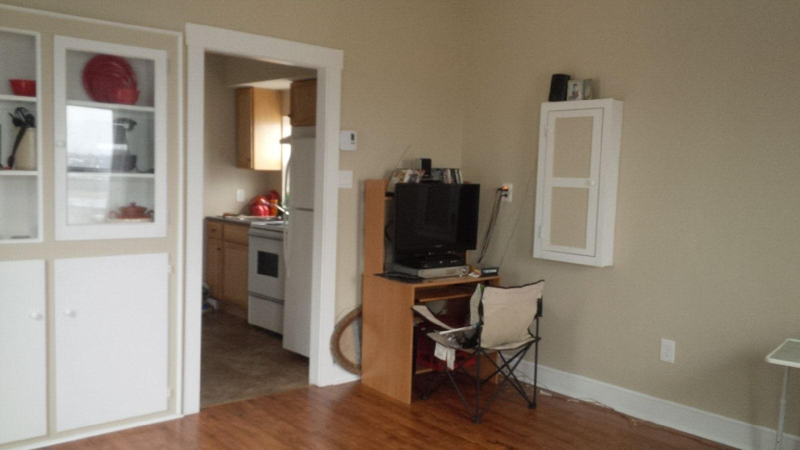 74 Exmouth #C Living Room