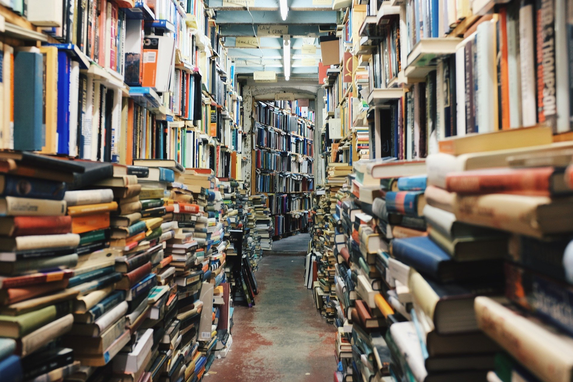https://0201.nccdn.net/1_2/000/000/0d4/b85/books-768426_1920-1920x1280.jpg