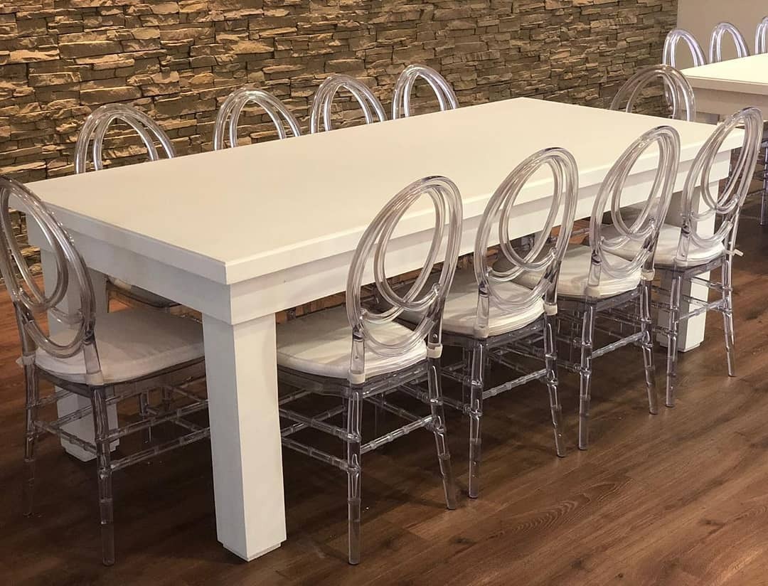 Mesa Rectangular de Madera Blanca
Medidas: 2.20m x 1m
$90.000
( Sin sillas )