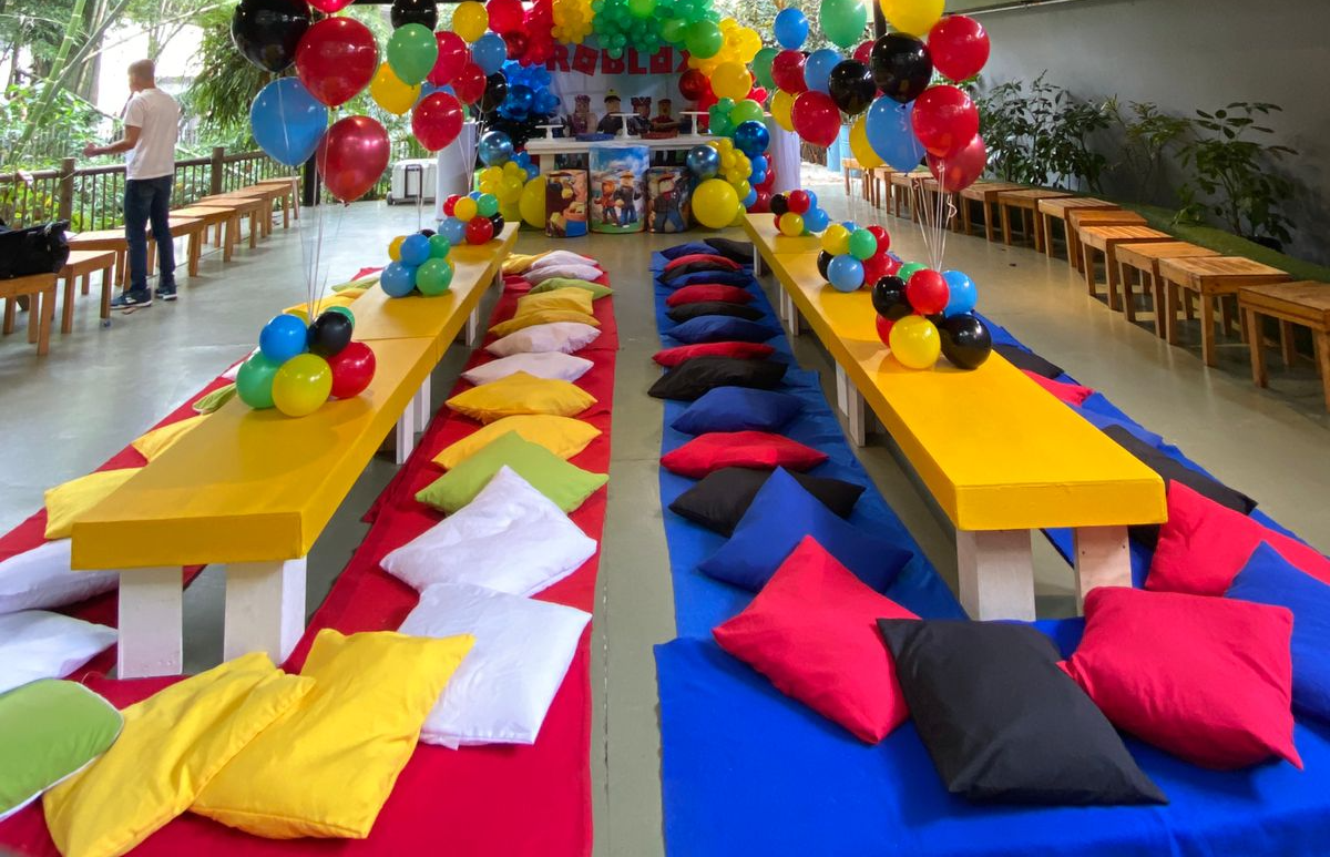 Cojines
Colores disponibles
Azul celeste,Azul rey,Azul menta,rosado pastel
blanco, rojo ,Amarillo,lila,beige,
verde menta,verde manzana,morado, negro
naranja
44cm x 44cm
Alquiler $ 5.000
Precio Unitario